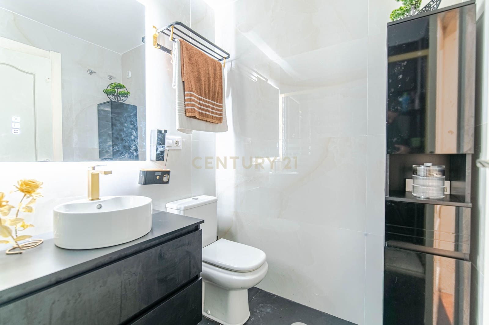 Apartamento de 3 habitaciones en Motril en venta con garaje - 109.900 € (Ref: 9707964)