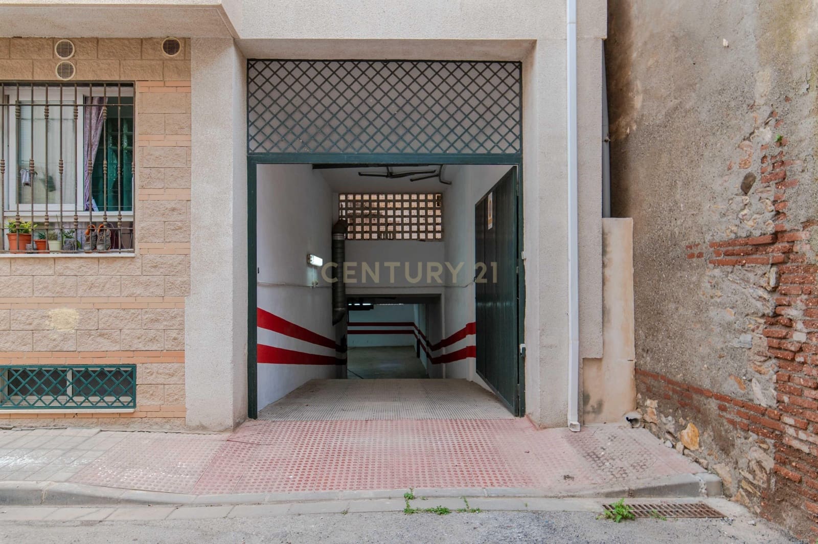 Apartamento de 3 habitaciones en Motril en venta con garaje - 109.900 € (Ref: 9707964)