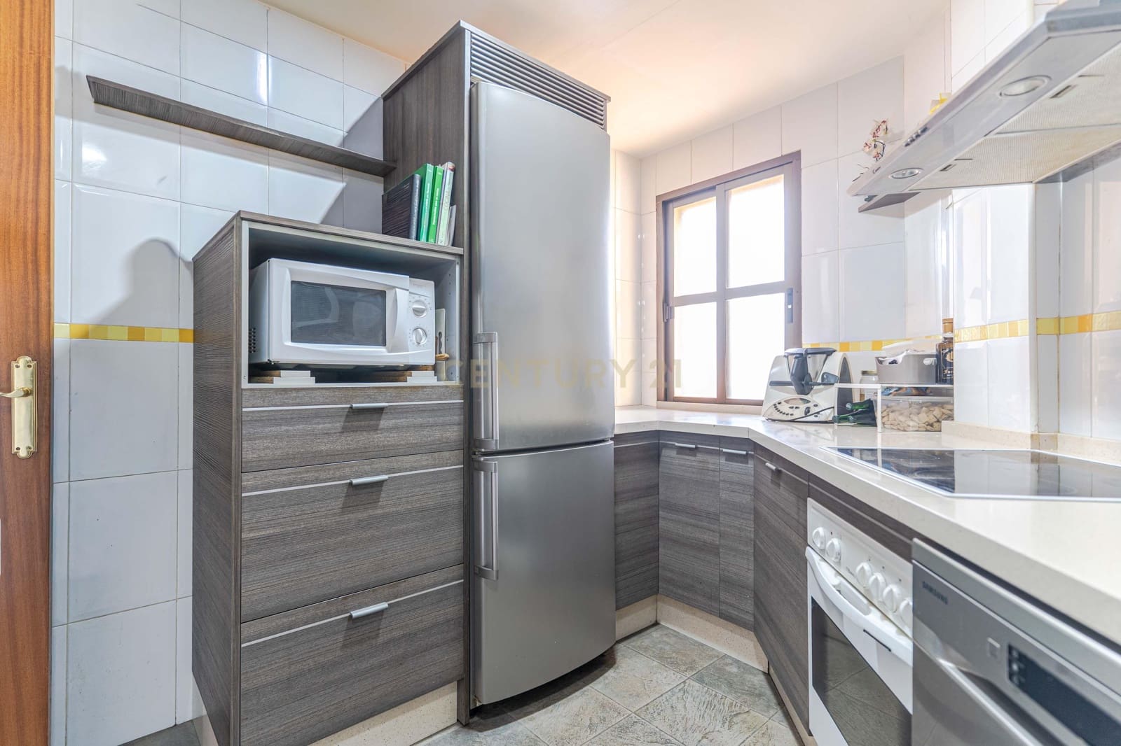 3 Zimmer Apartment zu verkaufen in La Zubia mit Pool - 190.000 € (Ref: 9707965)