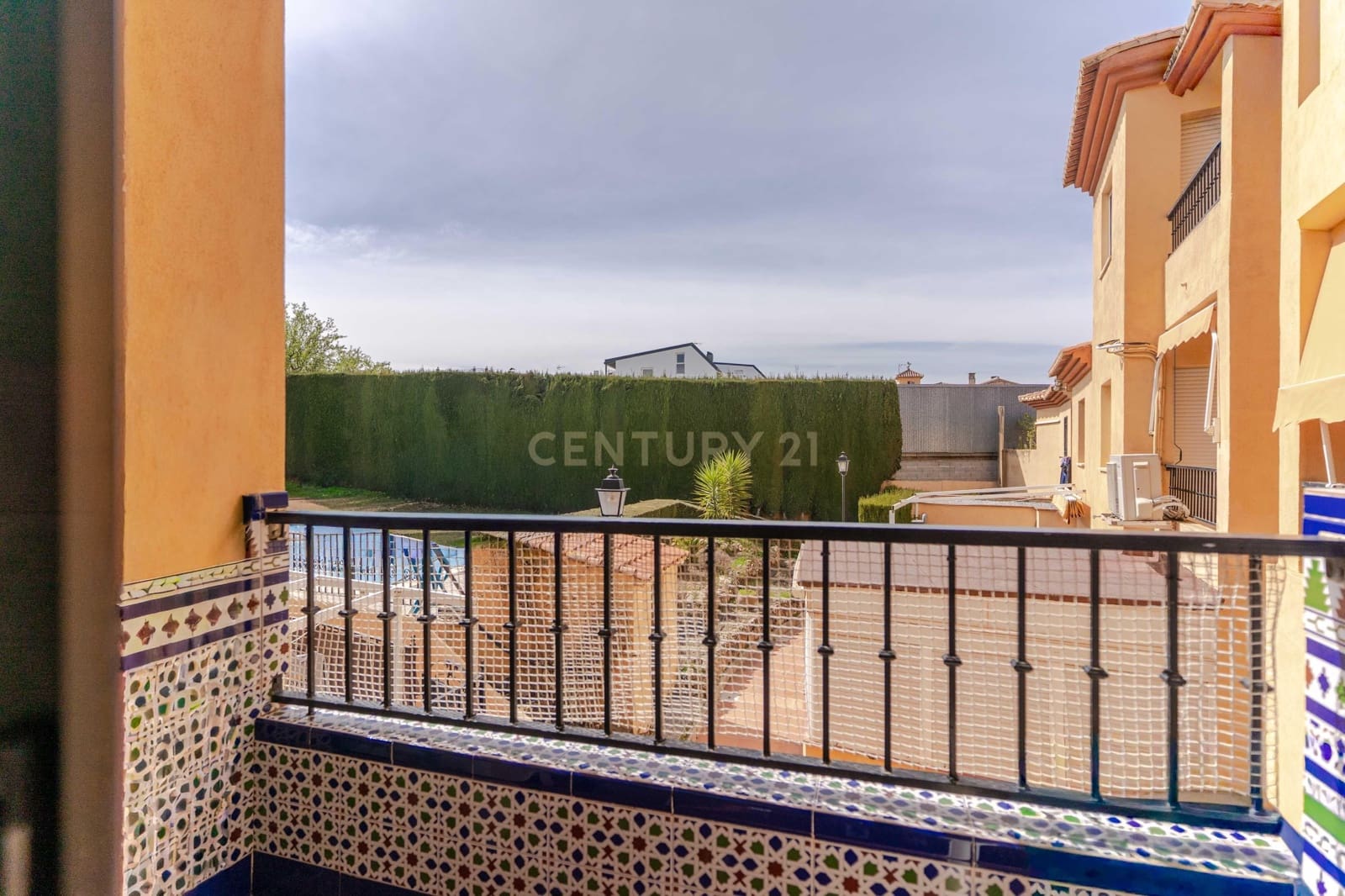 3 Zimmer Apartment zu verkaufen in La Zubia mit Pool - 190.000 € (Ref: 9707965)