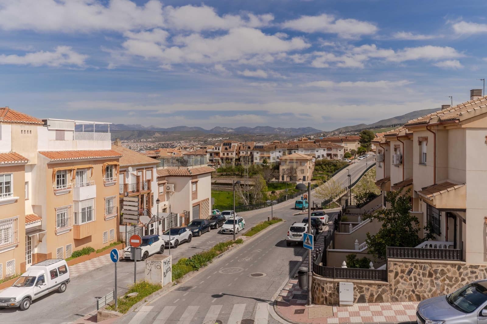 3 Zimmer Apartment zu verkaufen in La Zubia mit Pool - 190.000 € (Ref: 9707965)