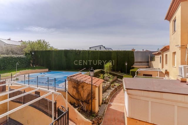 3 sypialnia Apartament na sprzedaż w La Zubia z basenem - 190 000 € (Ref: 9707965)