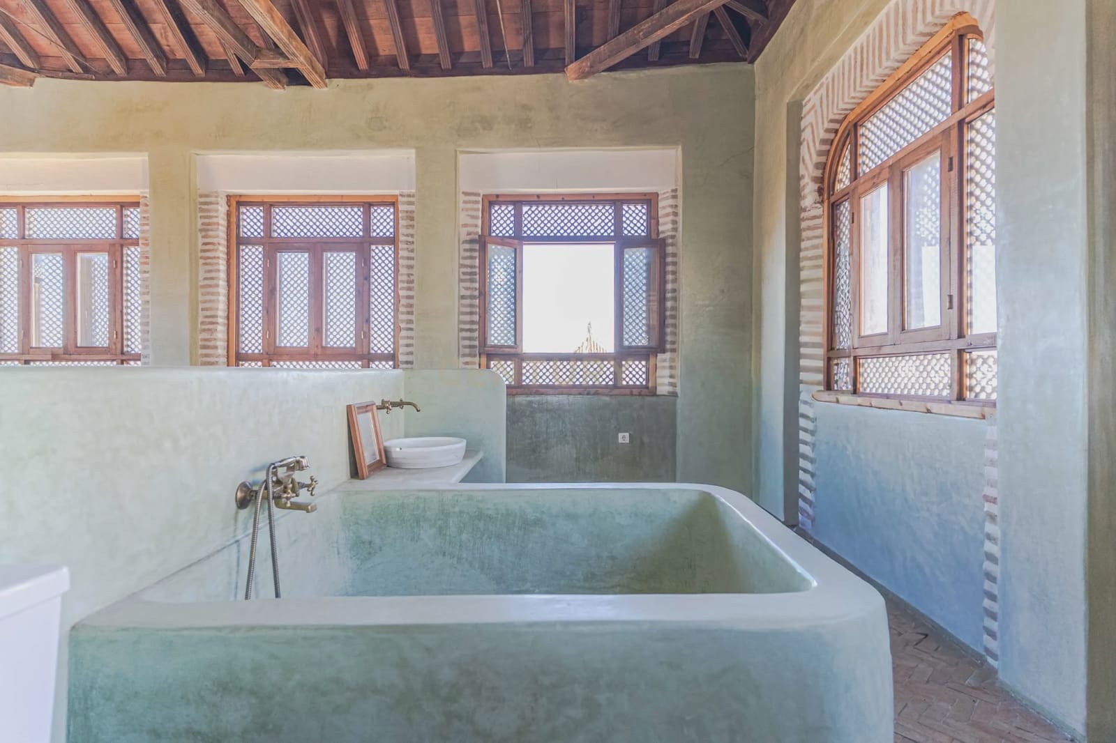 12 soveværelse Hotel til salg i Granada by - € 4.250.000 (Ref: 9714203)