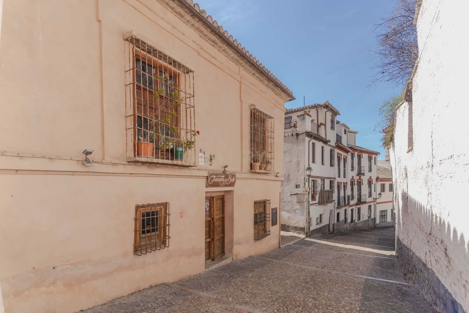 12 soveværelse Hotel til salg i Granada by - € 4.250.000 (Ref: 9714203)