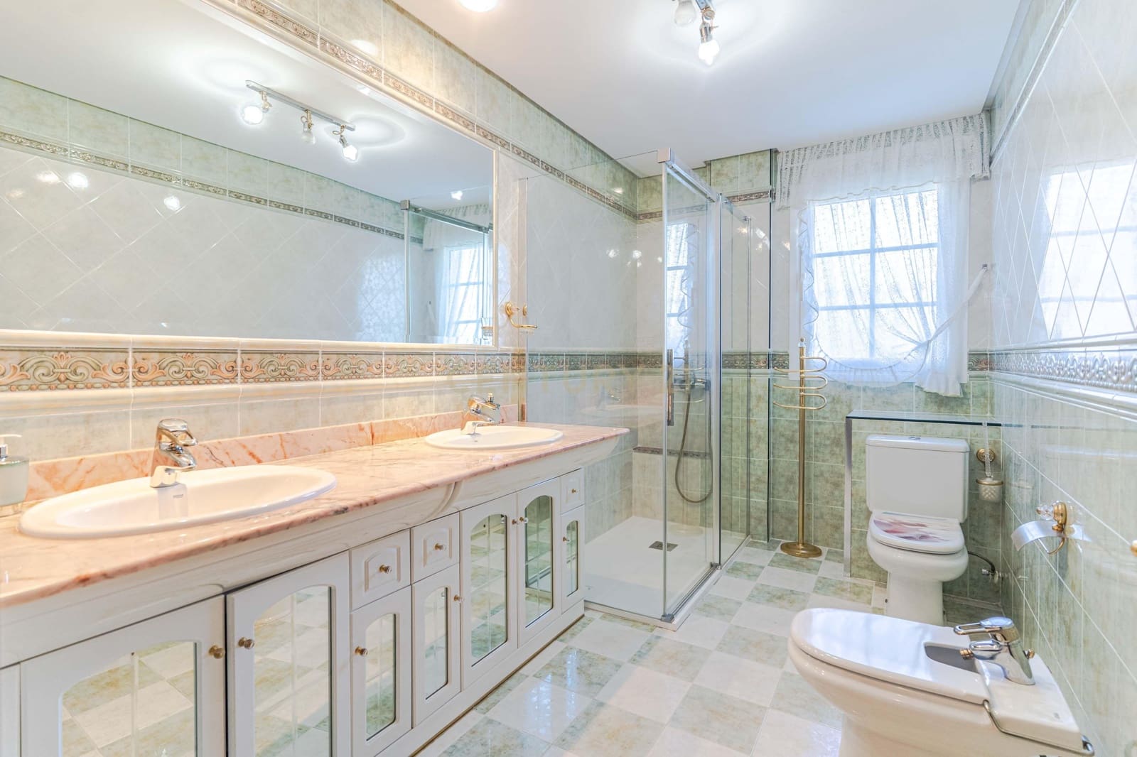 5 Zimmer Villa zu verkaufen in Velez de Benaudalla - 369.000 € (Ref: 9716677)