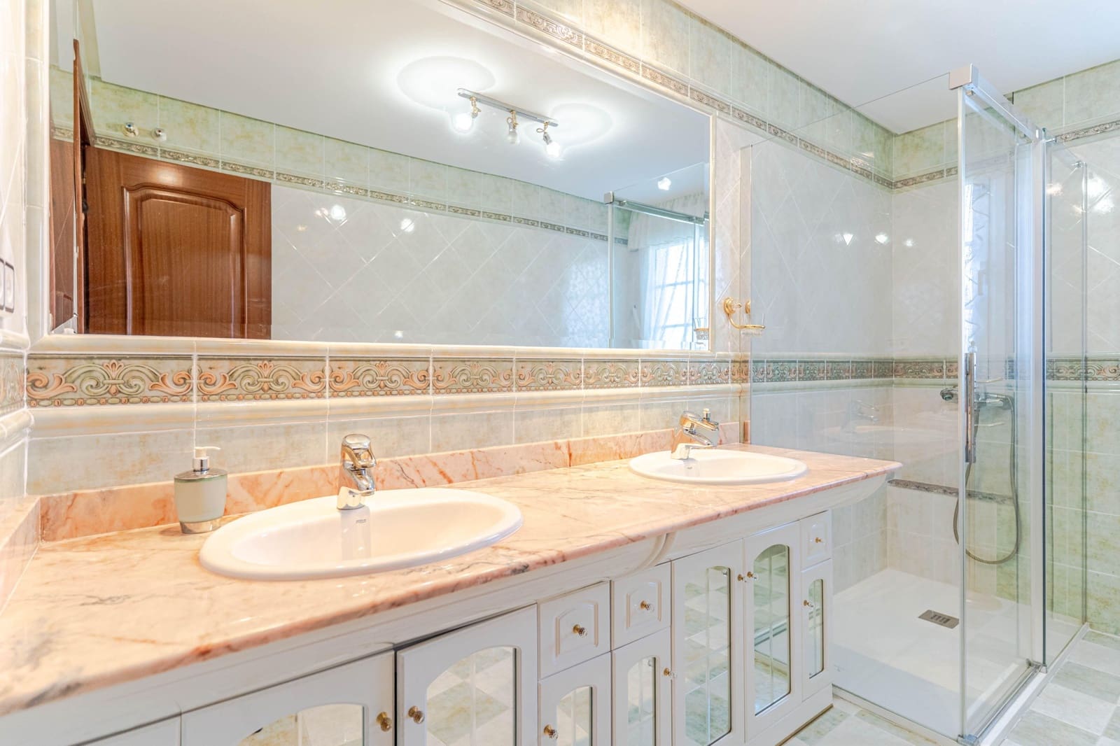 5 Zimmer Villa zu verkaufen in Velez de Benaudalla - 369.000 € (Ref: 9716677)