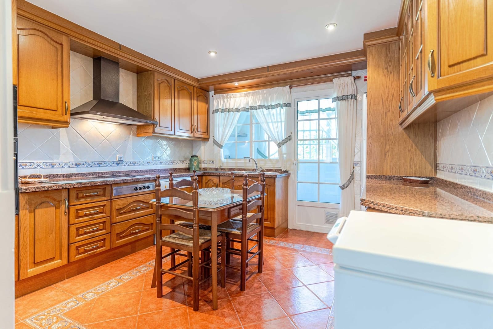 5 Zimmer Villa zu verkaufen in Velez de Benaudalla - 369.000 € (Ref: 9716677)