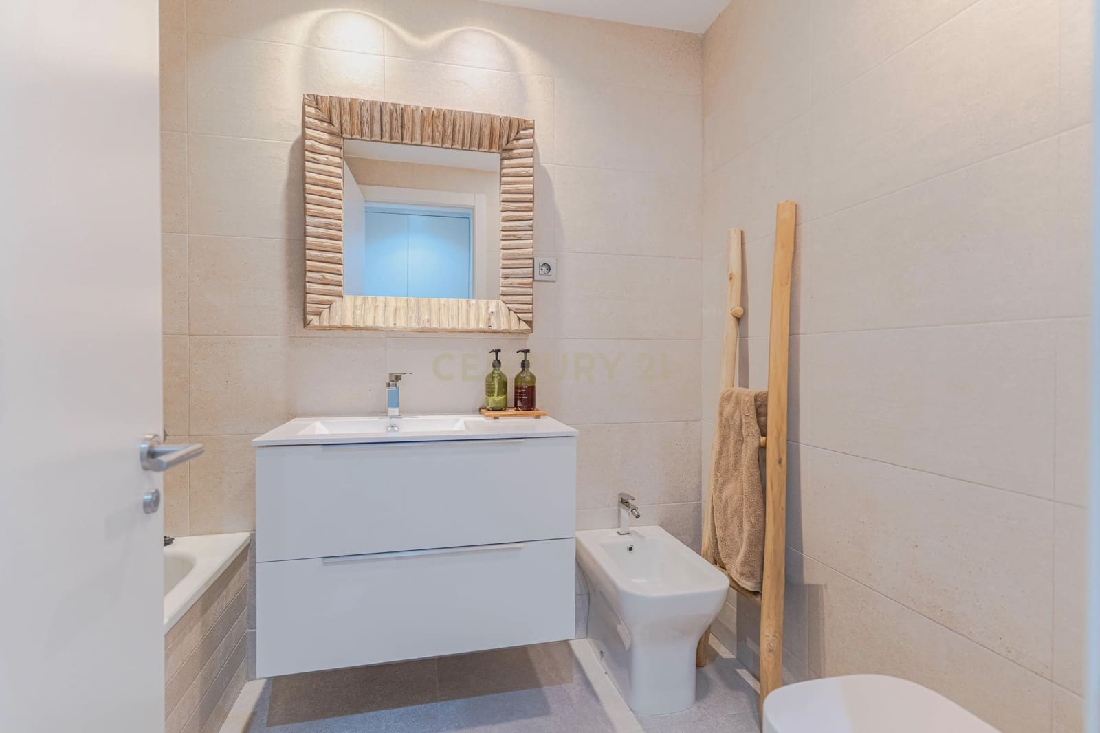 Apartamento de 2 habitaciones en Granada ciudad en venta con piscina garaje - 305.000 € (Ref: 9720471)