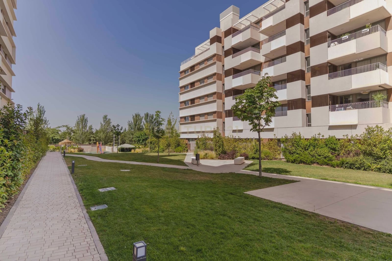 Apartamento de 2 habitaciones en Granada ciudad en venta con piscina garaje - 305.000 € (Ref: 9720471)