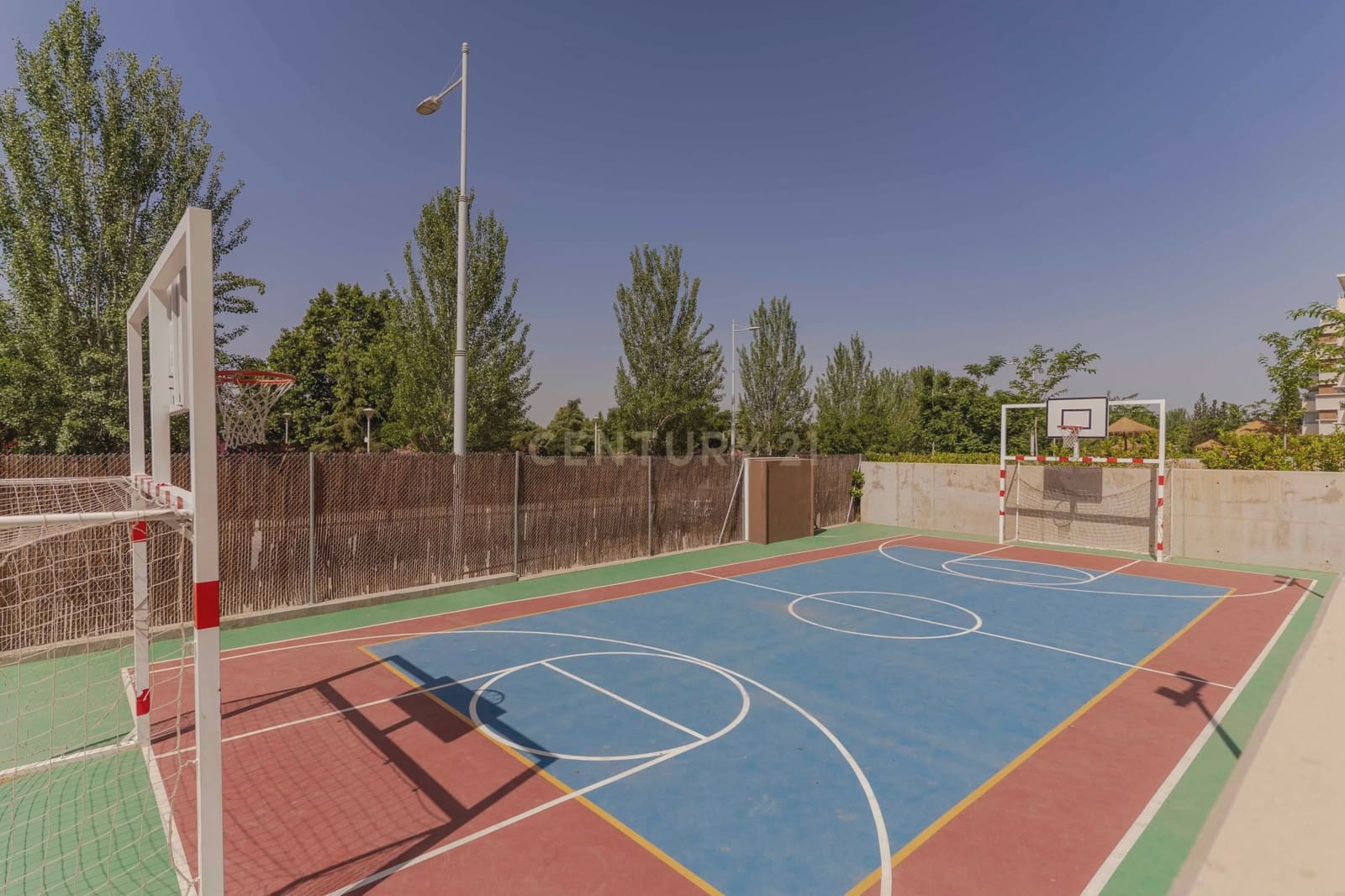 Apartamento de 2 habitaciones en Granada ciudad en venta con piscina garaje - 305.000 € (Ref: 9720471)