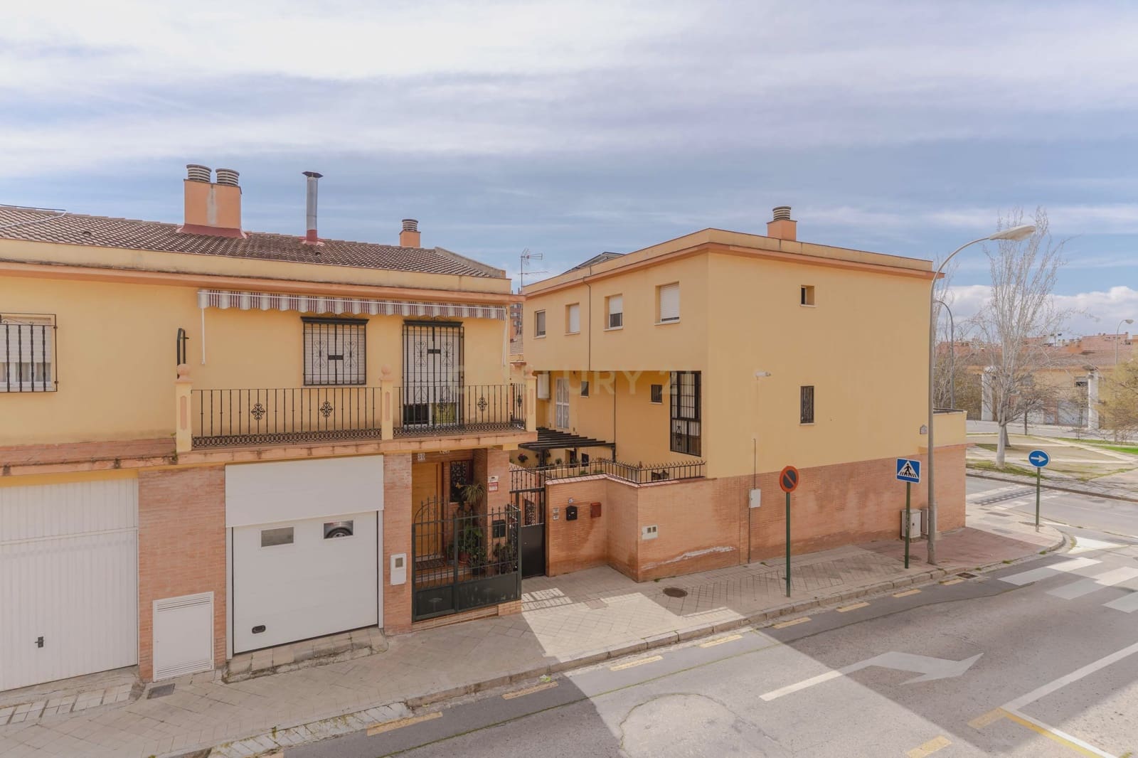 3 bedroom Townhouse for sale in Granada city - € 269,000 (Ref: 9720472)
