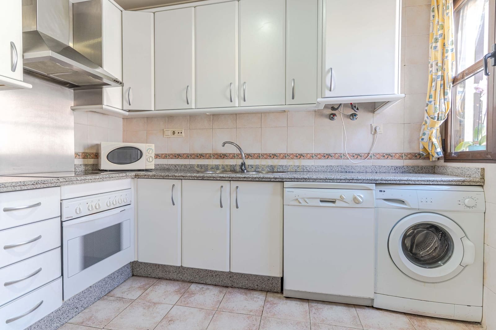 2 bedroom Flat for sale in Granada city - € 229,000 (Ref: 9720854)