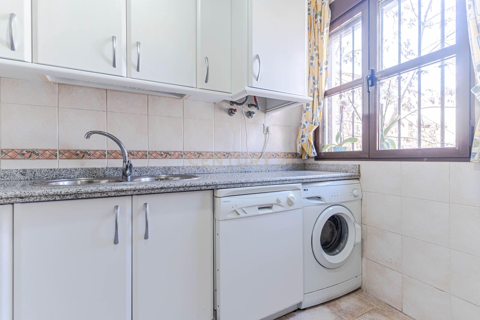 2 bedroom Flat for sale in Granada city - € 229,000 (Ref: 9720854)