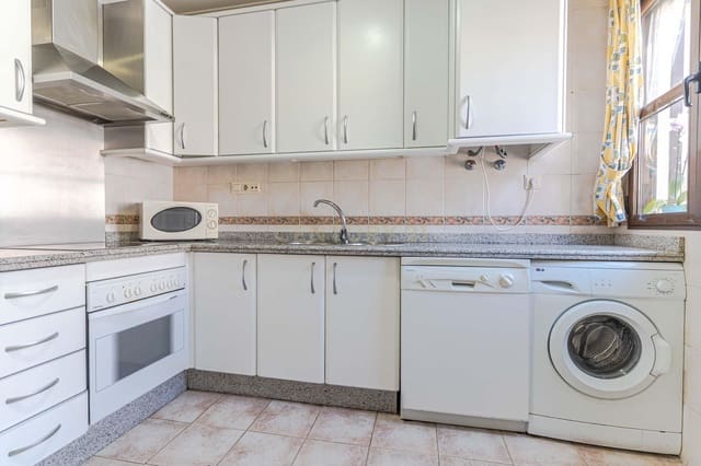 2 bedroom Flat for sale in Centro - Sagrario, Granada city - € 229,000 (Ref: 9720854)