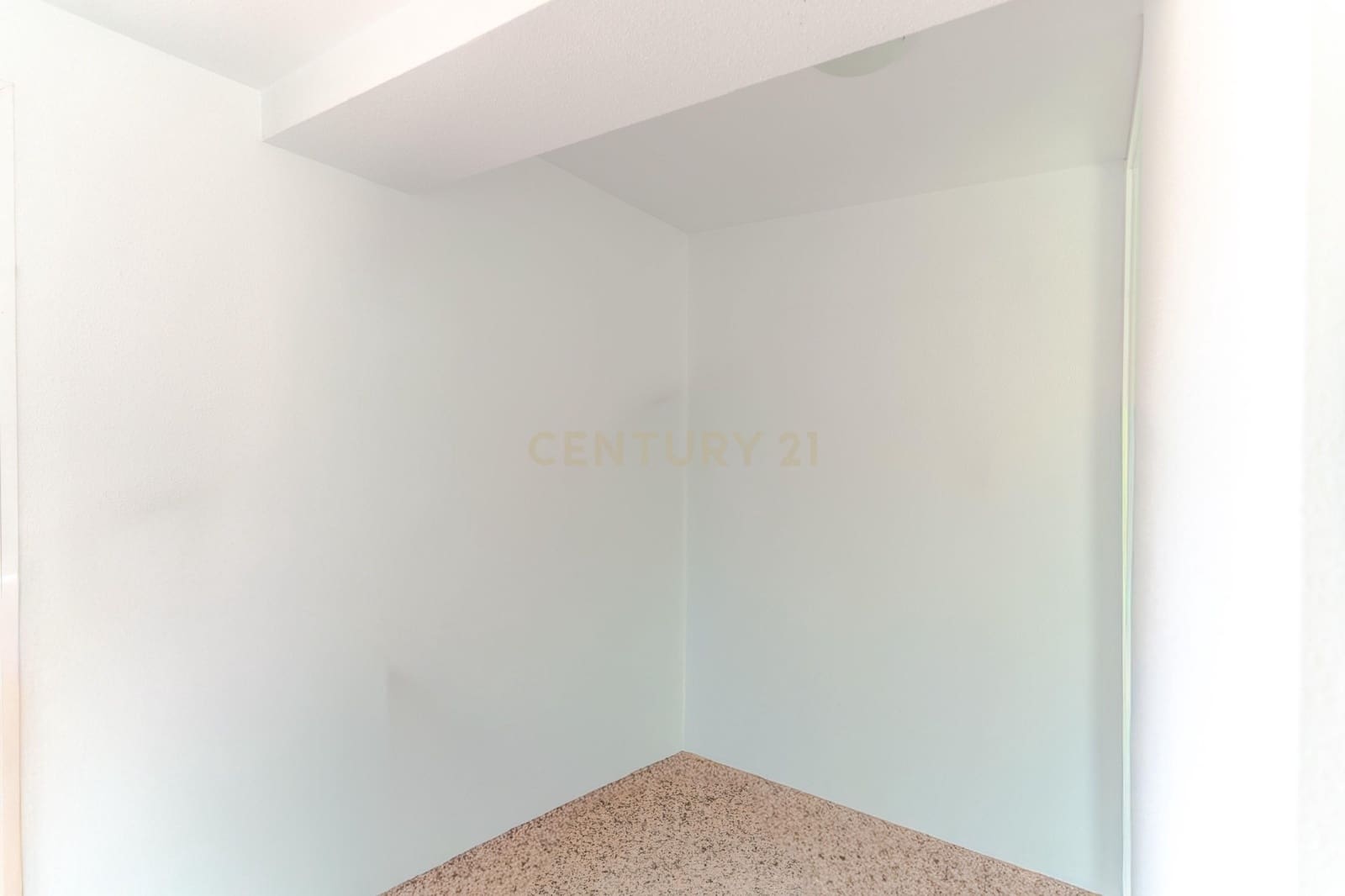 2 bedroom Apartment for sale in Pinos Puente with garage - € 84,000 (Ref: 9720963)