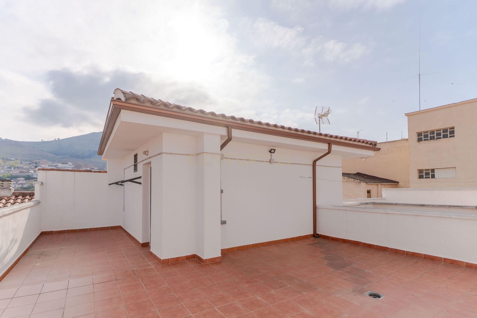 2 bedroom Apartment for sale in Pinos Puente with garage - € 84,000 (Ref: 9720963)
