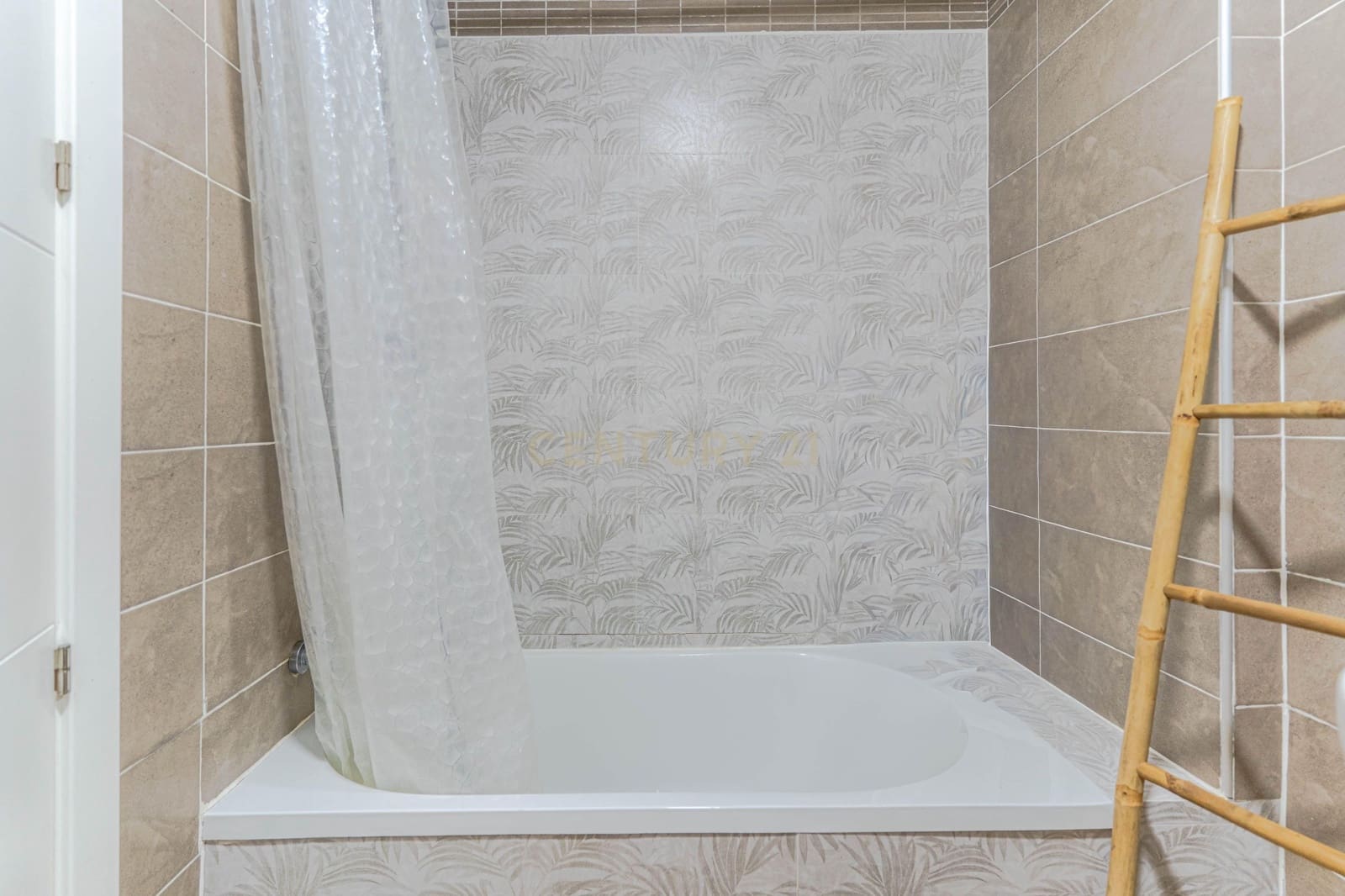 2 bedroom Apartment for sale in Pinos Puente with garage - € 84,000 (Ref: 9720963)