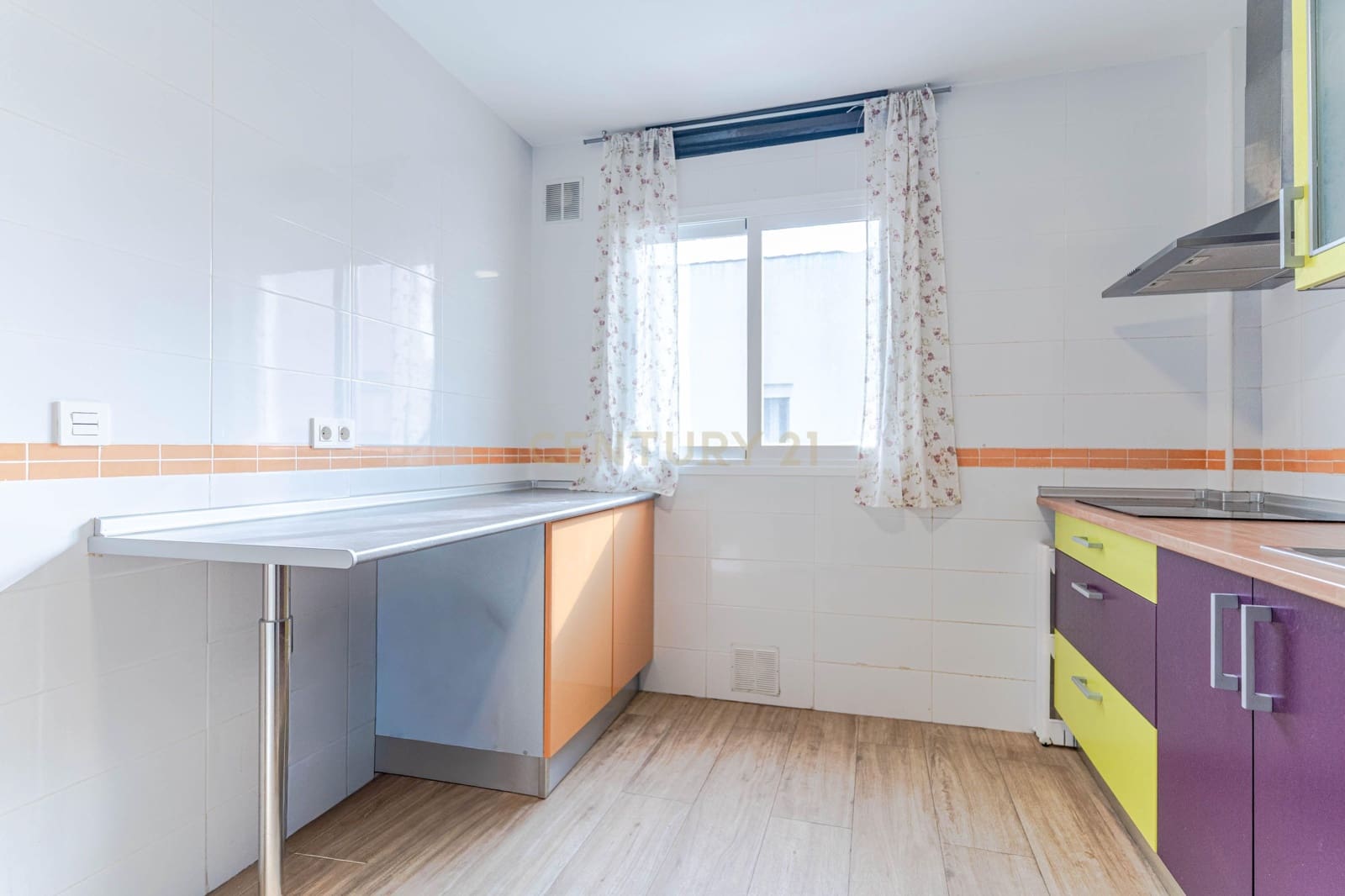 2 bedroom Apartment for sale in Pinos Puente with garage - € 84,000 (Ref: 9720963)