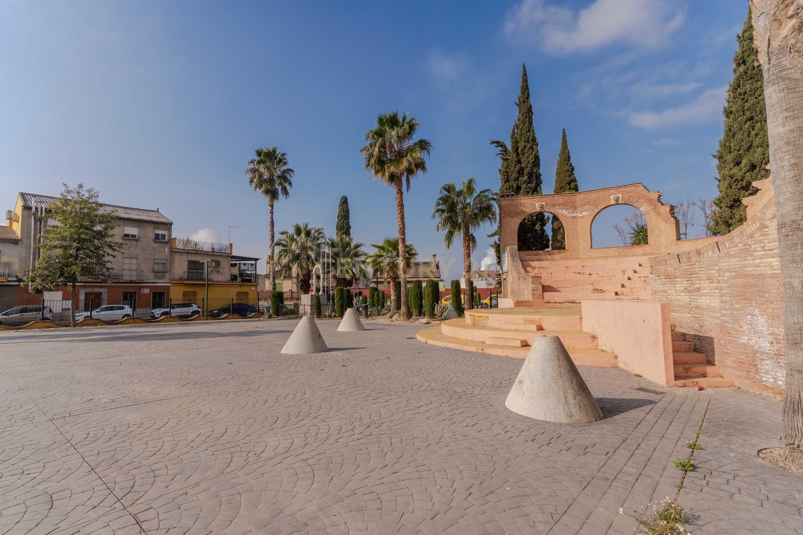 2 bedroom Apartment for sale in Pinos Puente with garage - € 84,000 (Ref: 9720963)