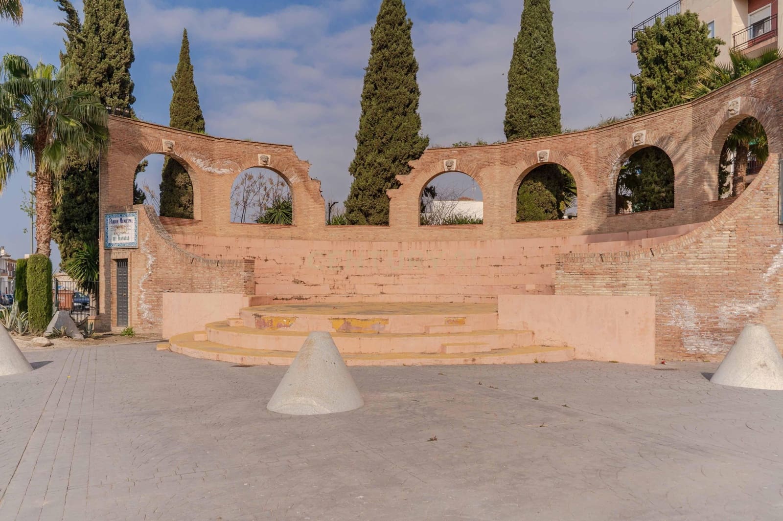 2 bedroom Apartment for sale in Pinos Puente with garage - € 84,000 (Ref: 9720963)