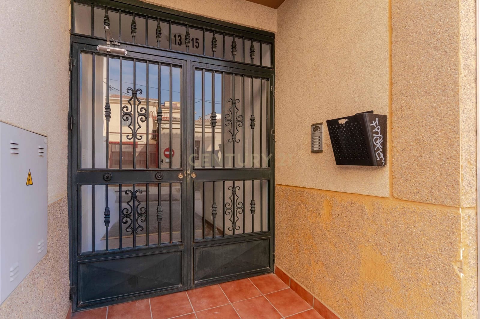 2 bedroom Apartment for sale in Pinos Puente with garage - € 84,000 (Ref: 9720963)