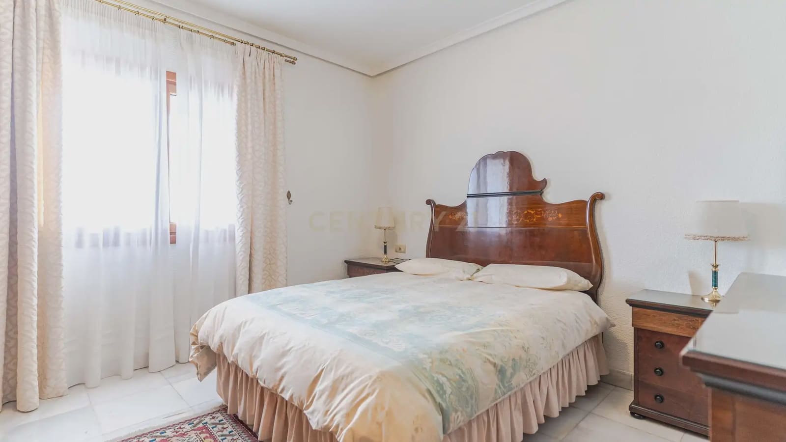 4 bedroom Apartment for sale in Granada city with pool - € 1,680,000 (Ref: 9722677)