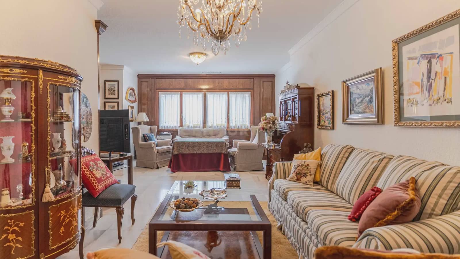 4 bedroom Apartment for sale in Granada city with pool - € 1,680,000 (Ref: 9722677)