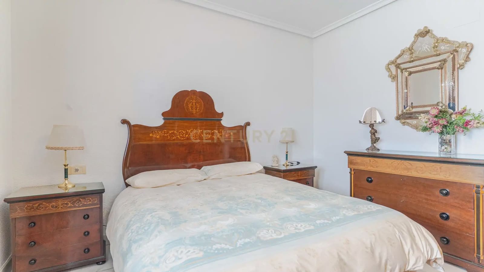 4 bedroom Apartment for sale in Granada city with pool - € 1,680,000 (Ref: 9722677)