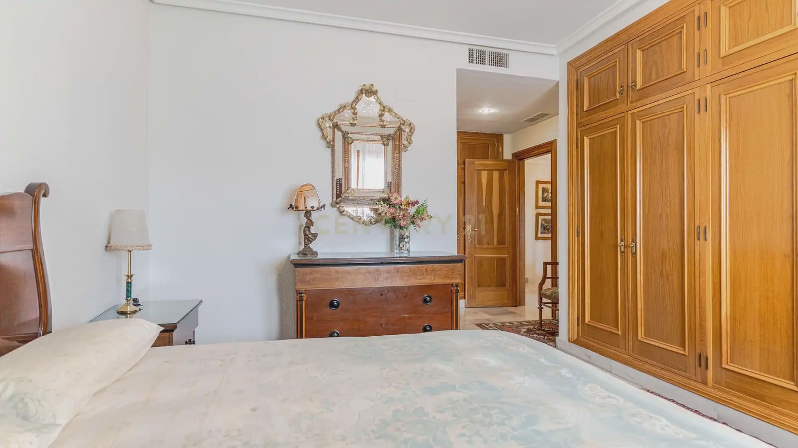 4 bedroom Apartment for sale in Granada city with pool - € 1,680,000 (Ref: 9722677)