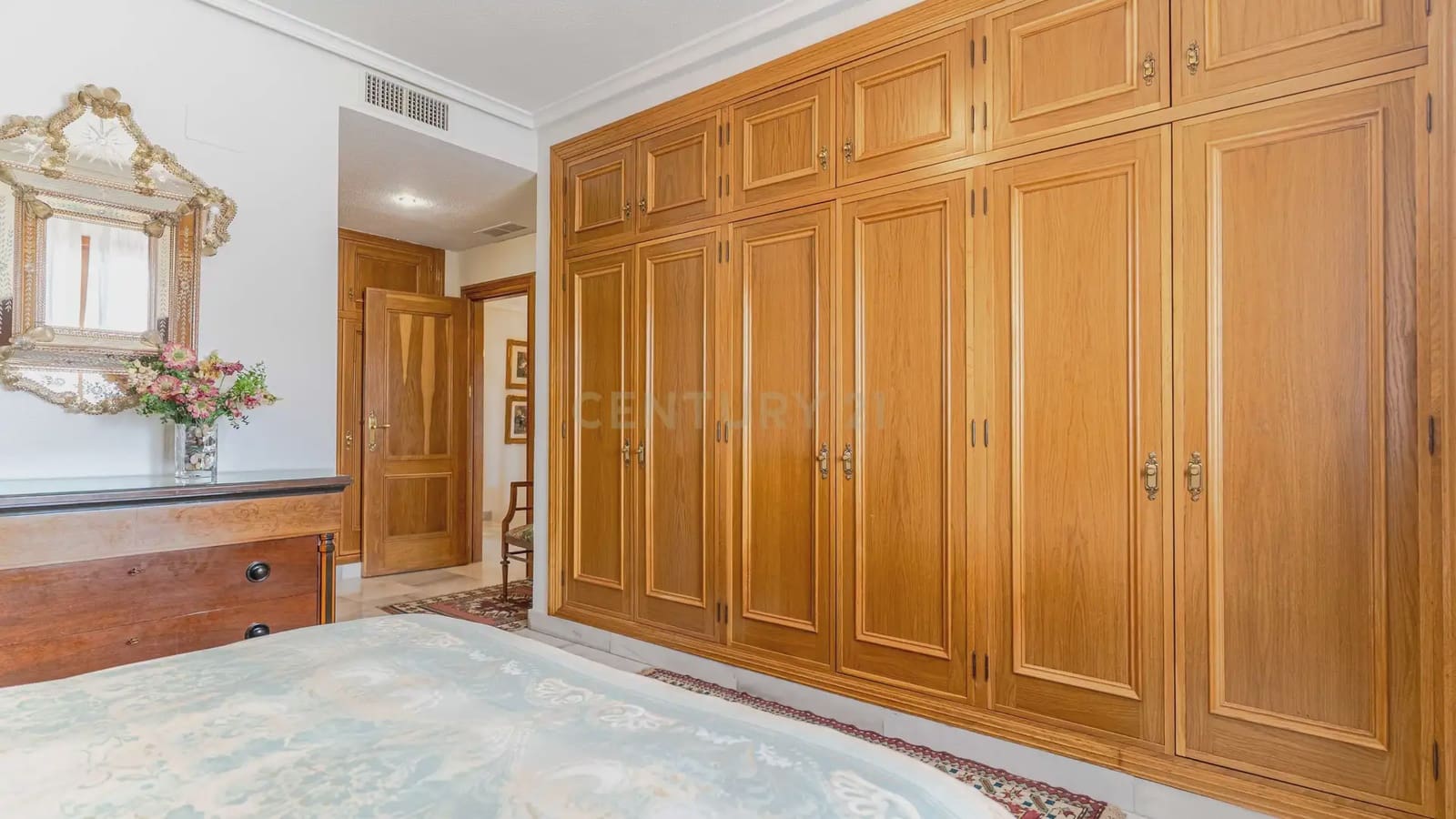 4 bedroom Apartment for sale in Granada city with pool - € 1,680,000 (Ref: 9722677)