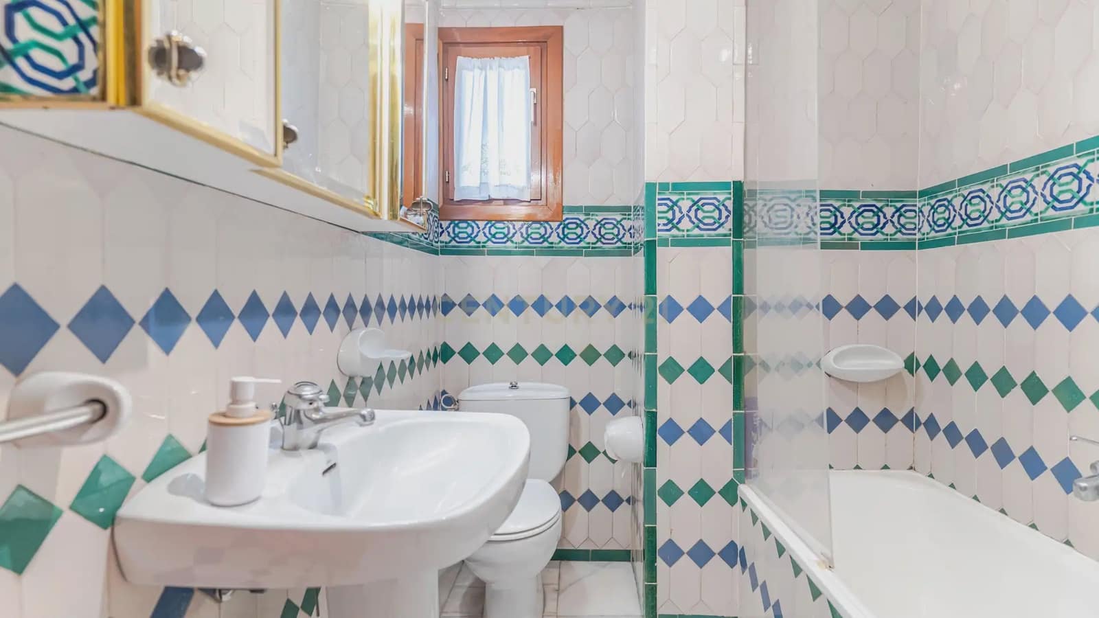 4 bedroom Apartment for sale in Granada city with pool - € 1,680,000 (Ref: 9722677)