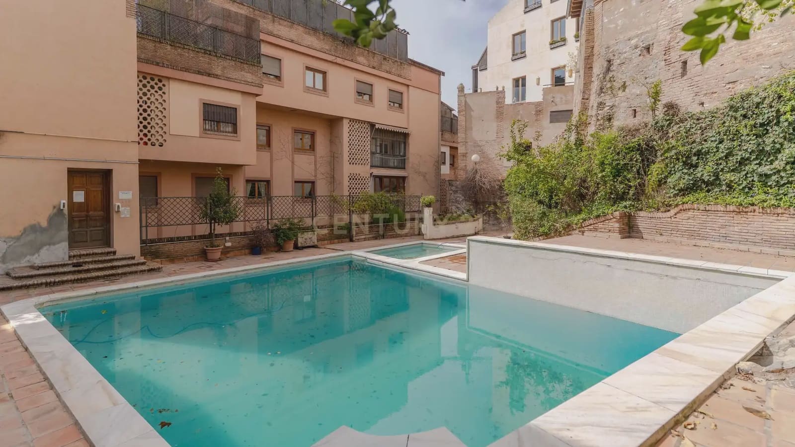 4 bedroom Apartment for sale in Granada city with pool - € 1,680,000 (Ref: 9722677)