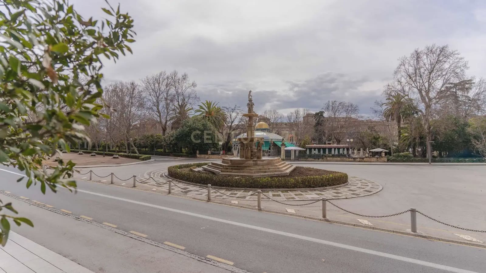 4 bedroom Apartment for sale in Granada city with pool - € 1,680,000 (Ref: 9722677)