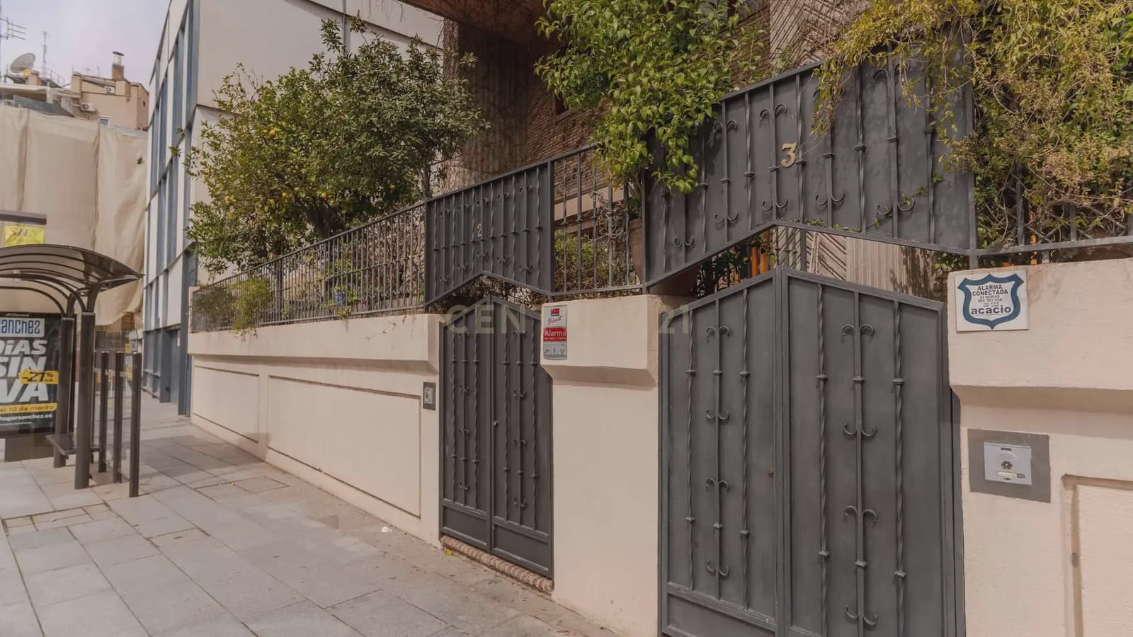 4 bedroom Apartment for sale in Granada city with pool - € 1,680,000 (Ref: 9722677)