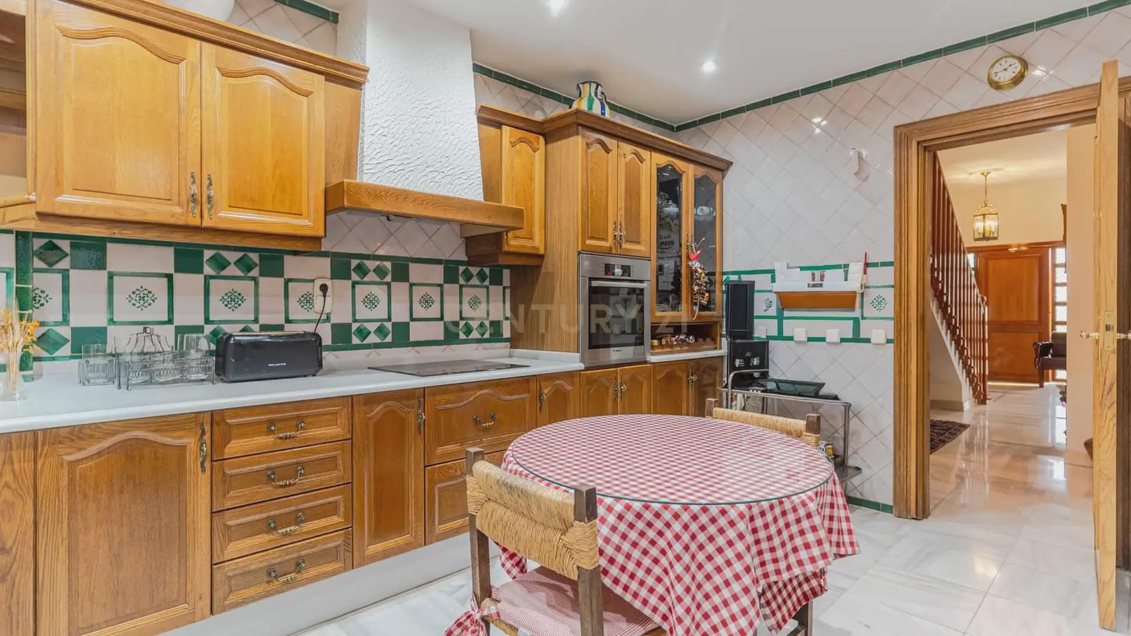 4 bedroom Apartment for sale in Granada city with pool - € 1,680,000 (Ref: 9722677)