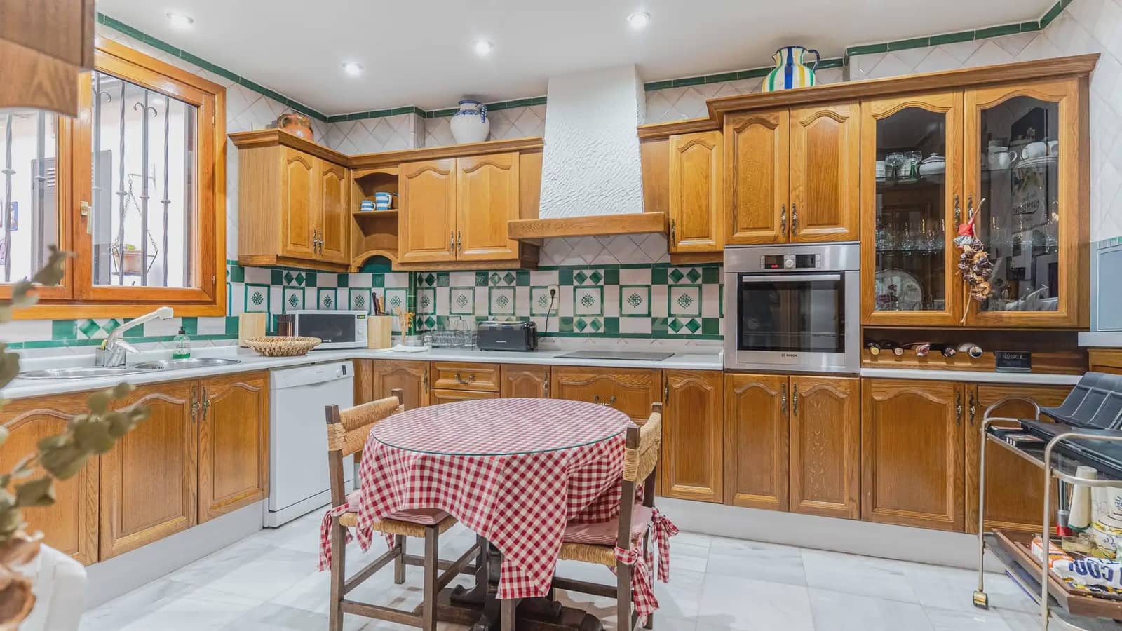 4 bedroom Apartment for sale in Granada city with pool - € 1,680,000 (Ref: 9722677)