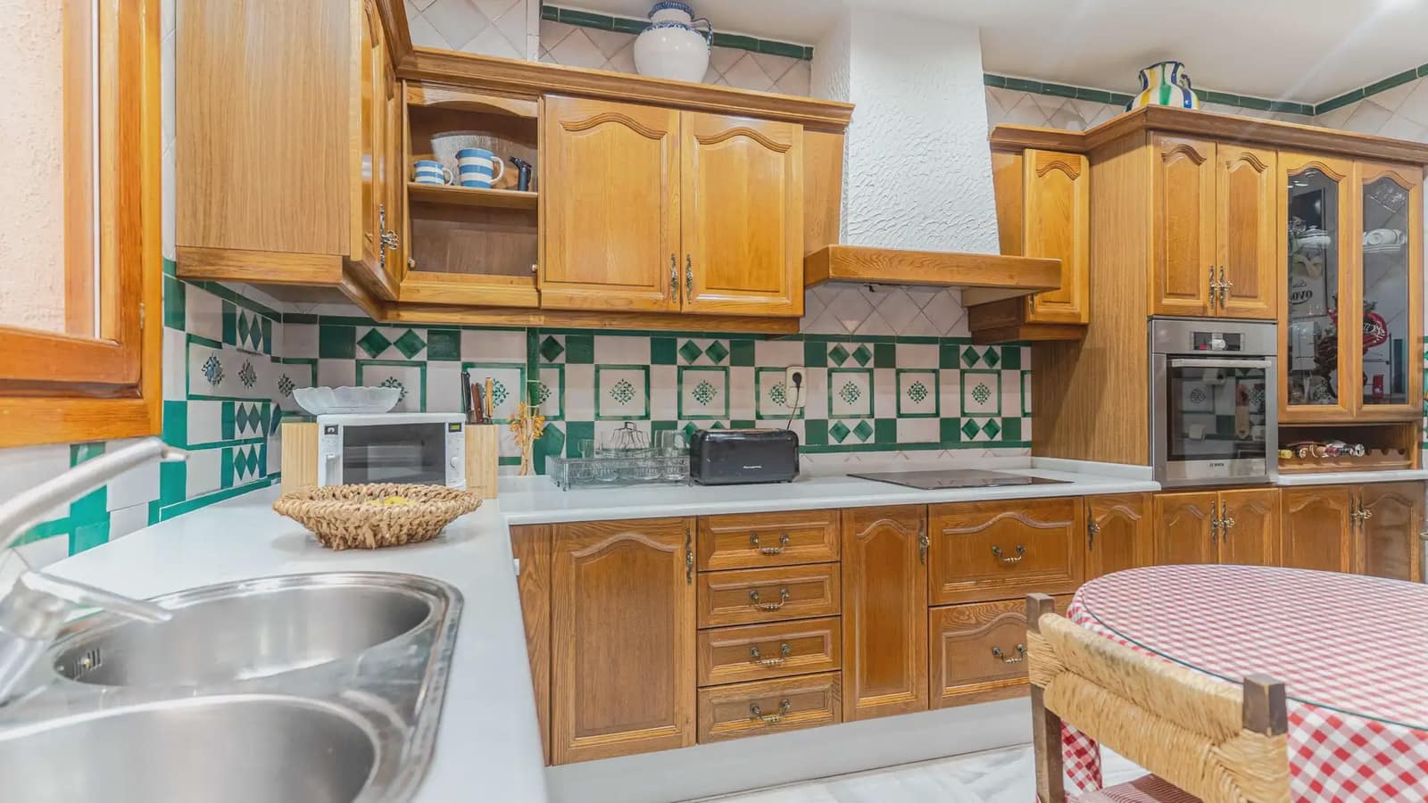 4 bedroom Apartment for sale in Granada city with pool - € 1,680,000 (Ref: 9722677)