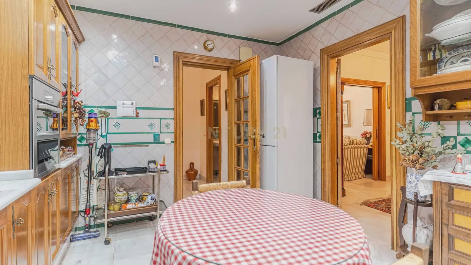 4 bedroom Apartment for sale in Granada city with pool - € 1,680,000 (Ref: 9722677)