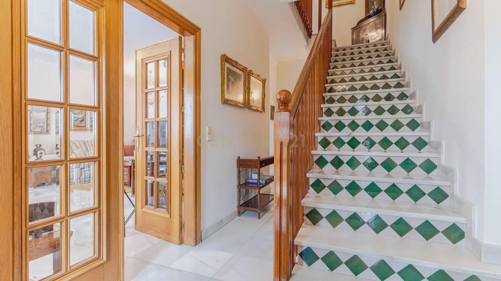 4 bedroom Apartment for sale in Granada city with pool - € 1,680,000 (Ref: 9722677)