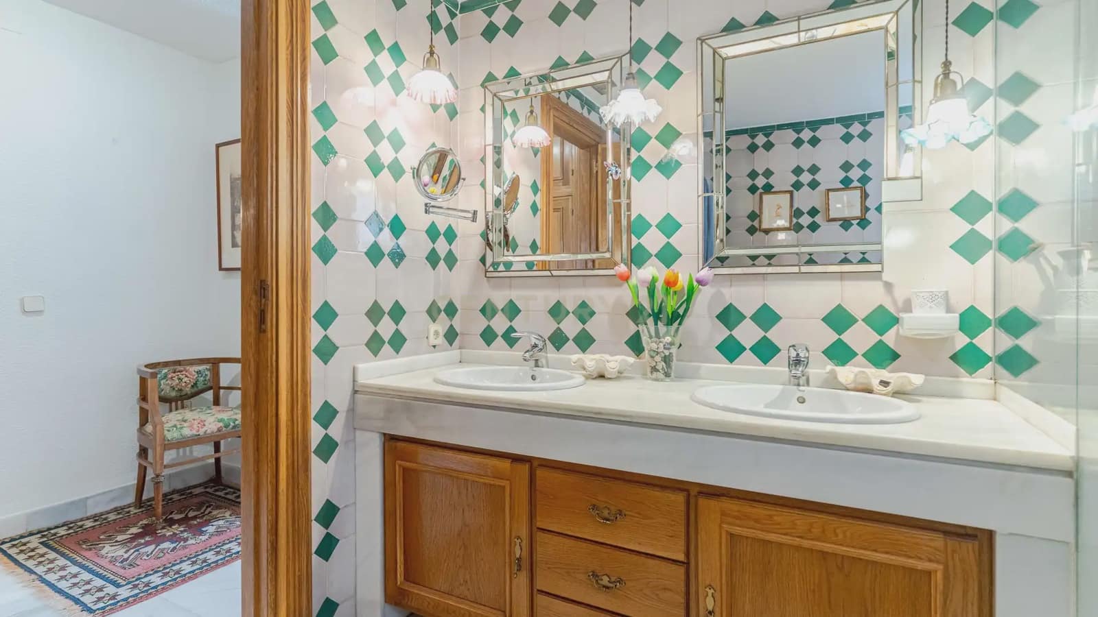 4 bedroom Apartment for sale in Granada city with pool - € 1,680,000 (Ref: 9722677)