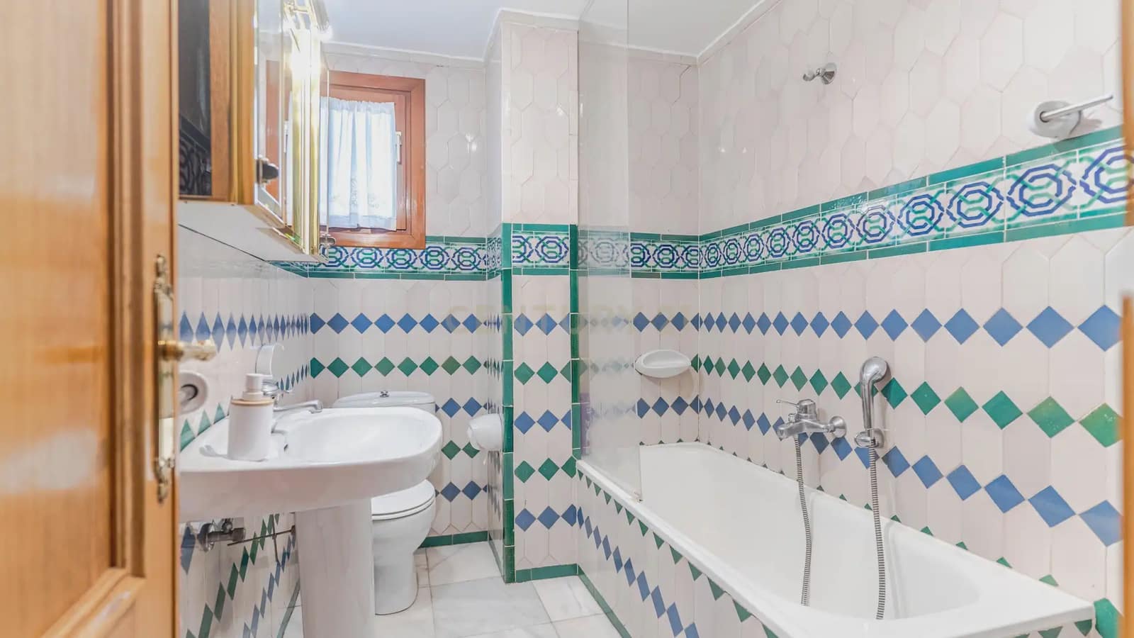 4 bedroom Apartment for sale in Granada city with pool - € 1,680,000 (Ref: 9722677)