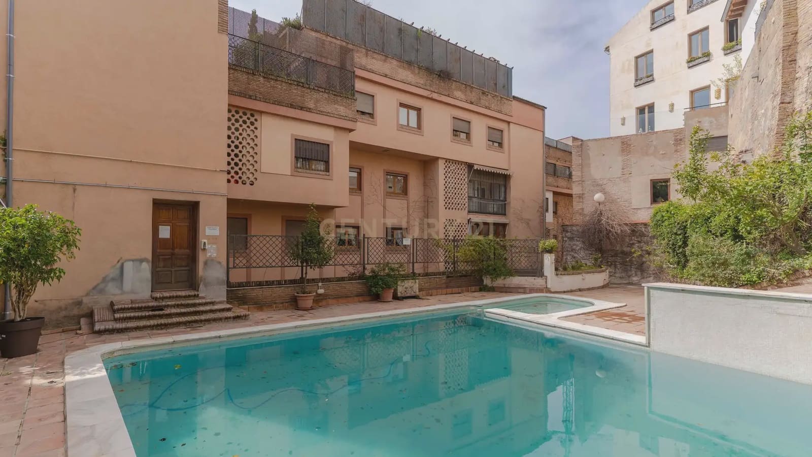 4 bedroom Apartment for sale in Granada city with pool - € 1,680,000 (Ref: 9722677)