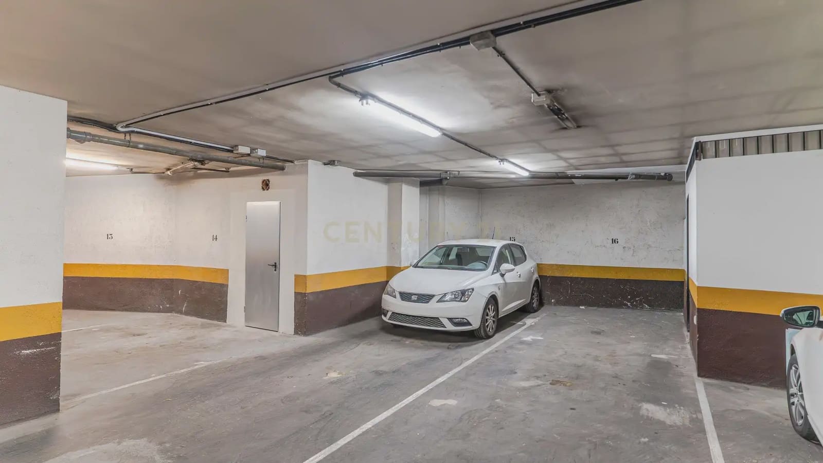 4 bedroom Apartment for sale in Granada city with pool - € 1,680,000 (Ref: 9722677)