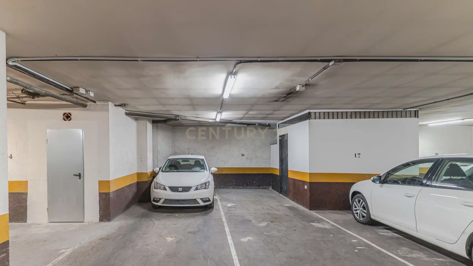 4 bedroom Apartment for sale in Granada city with pool - € 1,680,000 (Ref: 9722677)