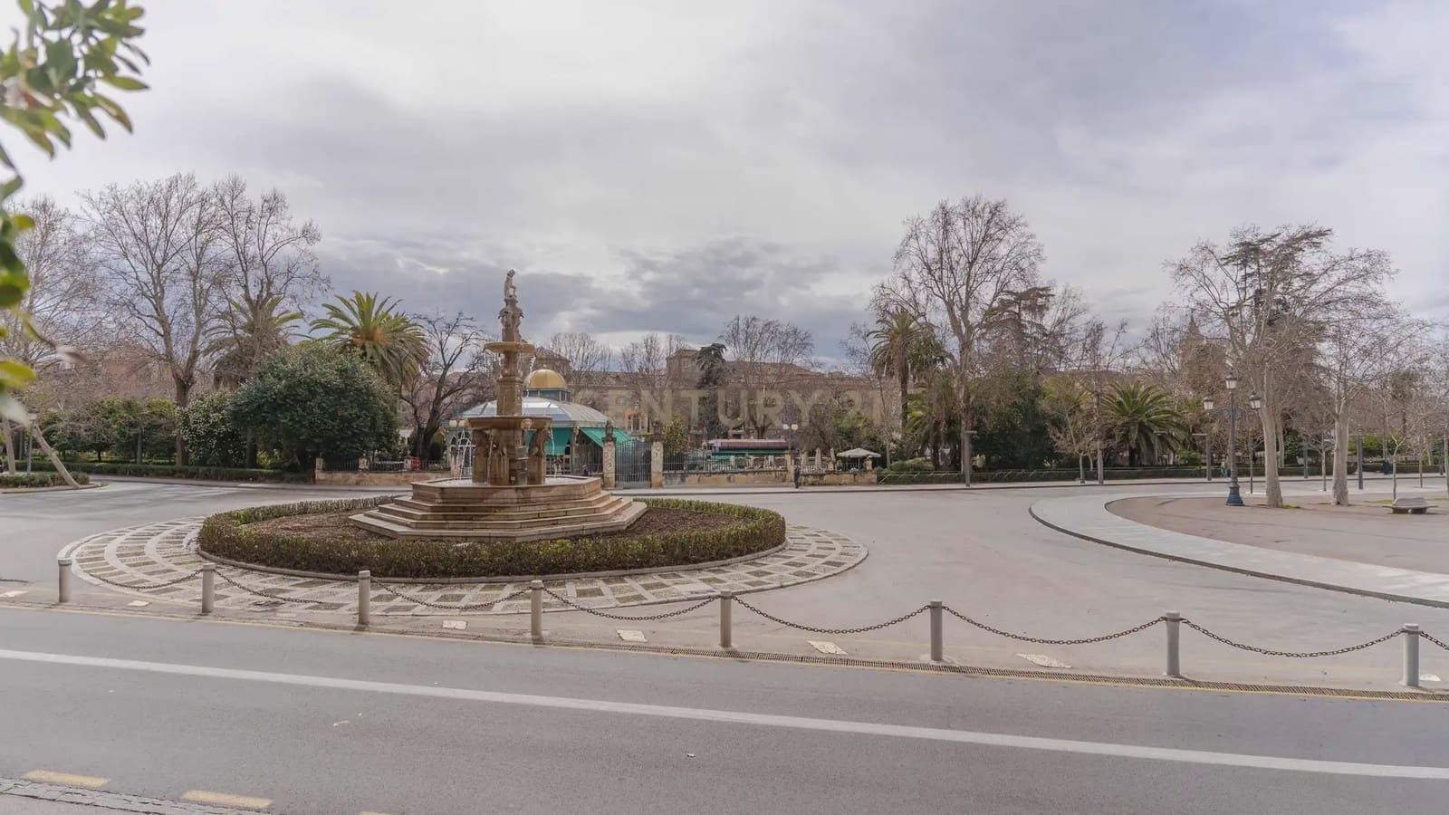 4 bedroom Apartment for sale in Granada city with pool - € 1,680,000 (Ref: 9722677)