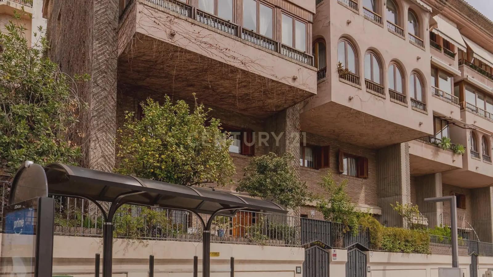 4 bedroom Apartment for sale in Granada city with pool - € 1,680,000 (Ref: 9722677)