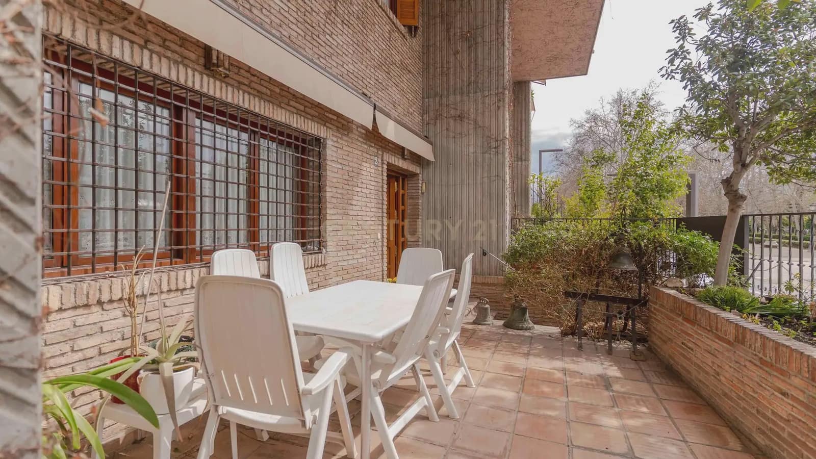 4 bedroom Apartment for sale in Granada city with pool - € 1,680,000 (Ref: 9722677)