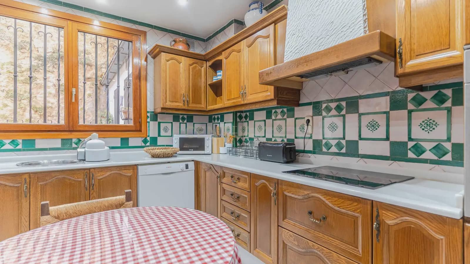 4 bedroom Apartment for sale in Granada city with pool - € 1,680,000 (Ref: 9722677)