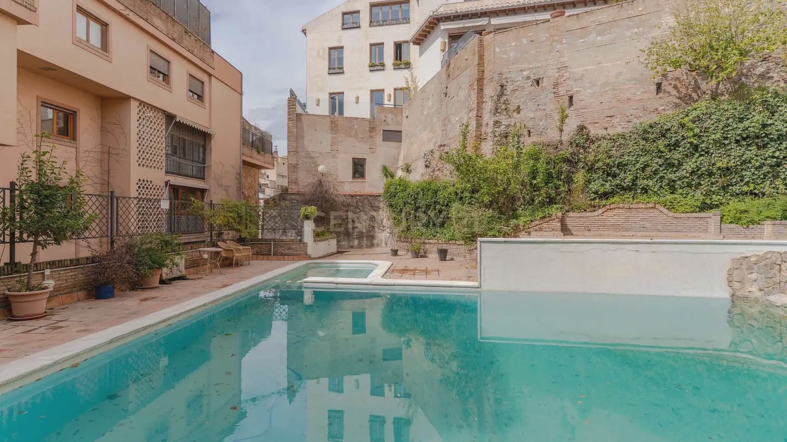 4 bedroom Apartment for sale in Granada city with pool - € 1,680,000 (Ref: 9722677)