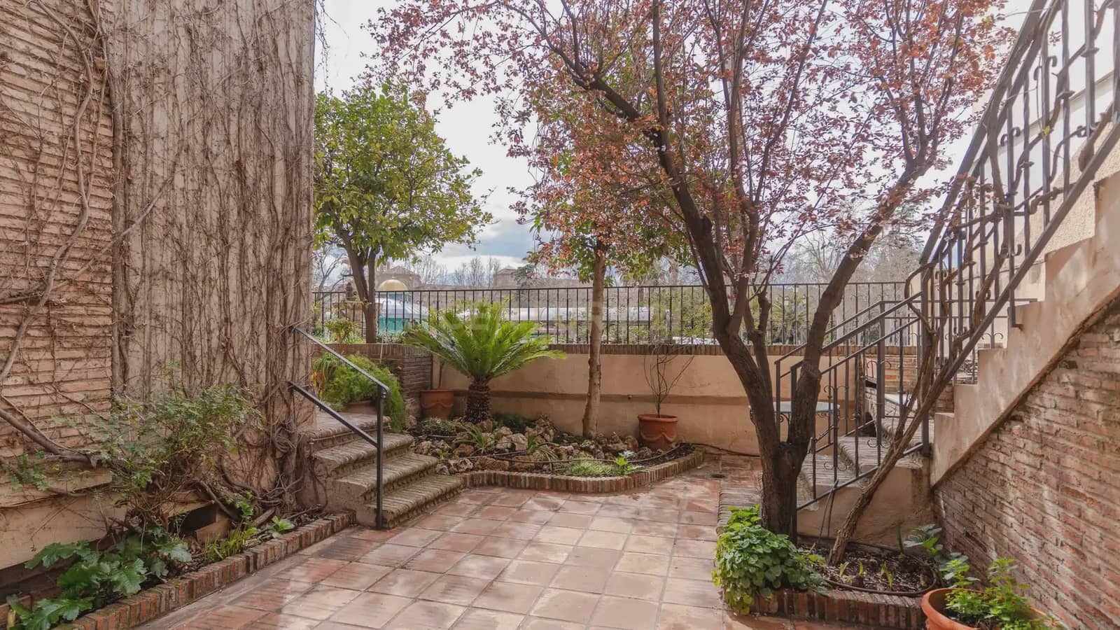 4 bedroom Apartment for sale in Granada city with pool - € 1,680,000 (Ref: 9722677)